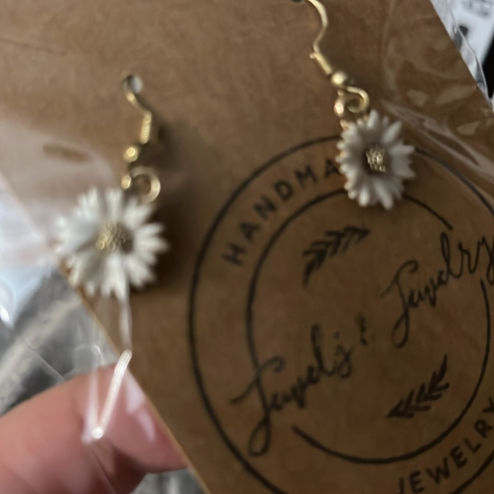 Flower earrings handmade nwt in bag - Picture 5 of 5